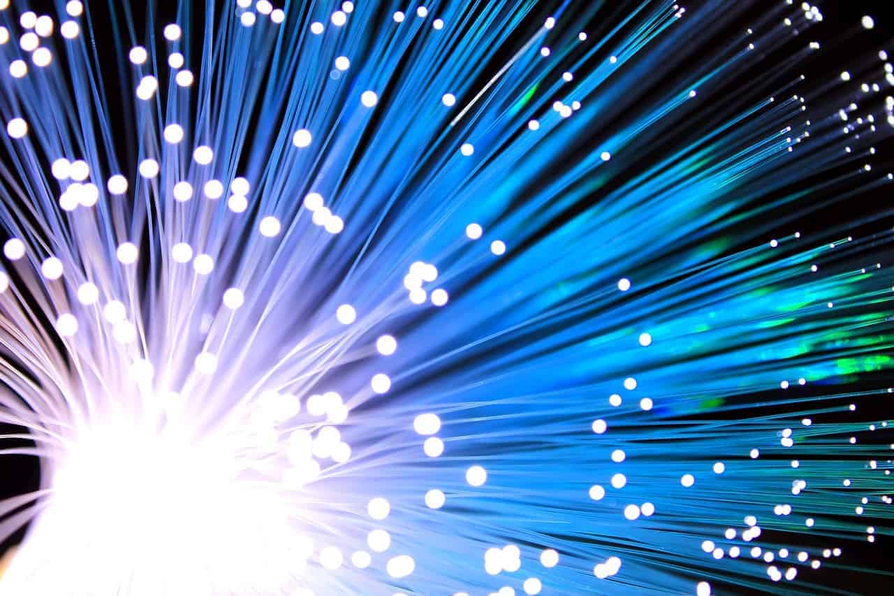 how does fiber optic internet work